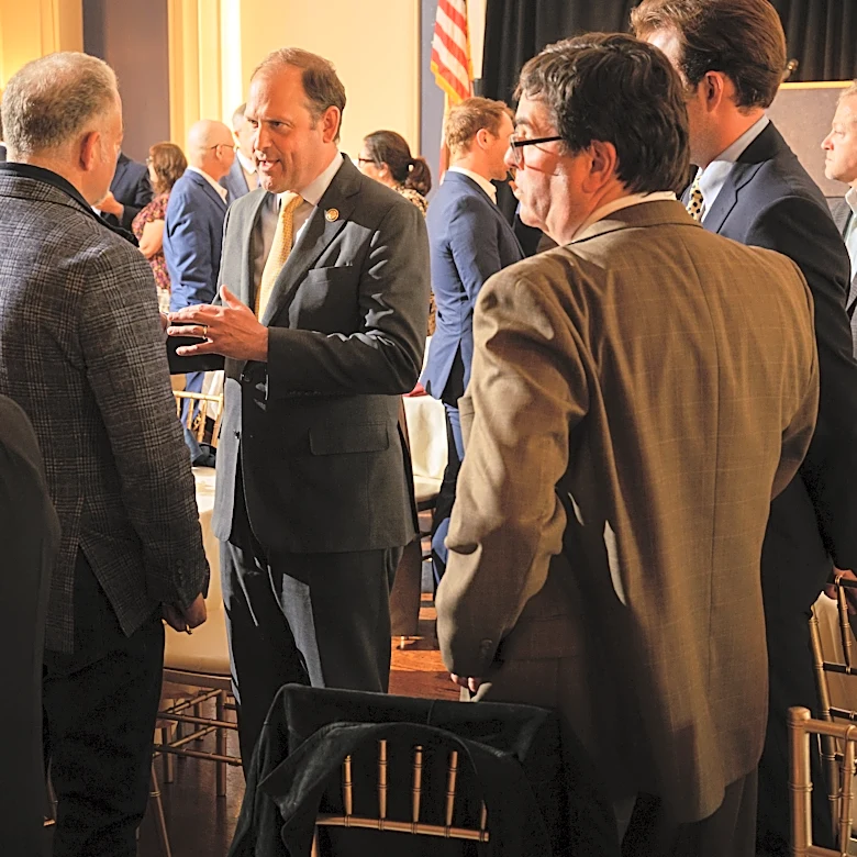 Kentucky Republicans race to replace McConnell while carefully keeping him at arm’s length