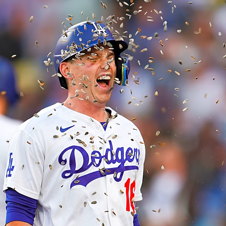 Will Smith hits 1st leadoff HR as Dodgers beat Giants 5-2, regain sole NL West lead