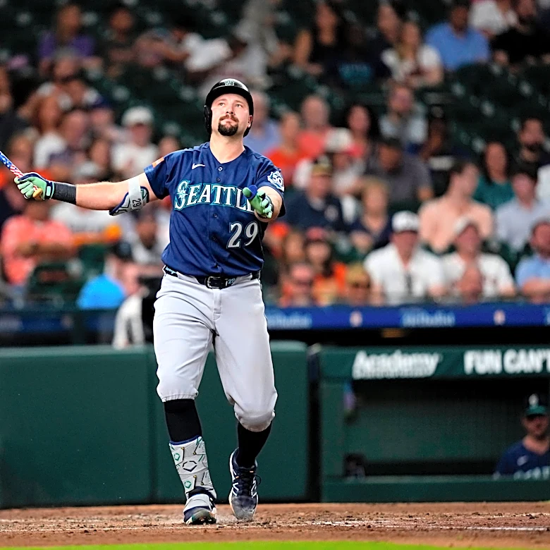 Mariners star catcher Cal Raleigh had hunch right oblique injury would cause IL stint