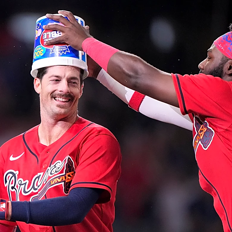 Mike Yastrzemski’s 10th-inning single sends the Braves past the Red Sox 3-2