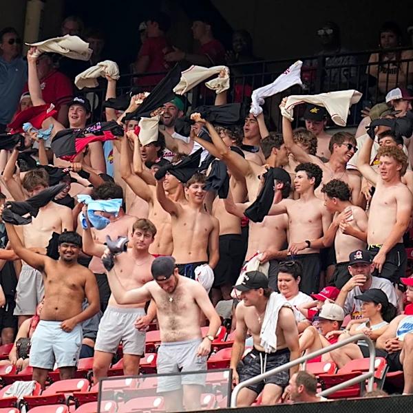 Cardinals manager Marmol buys tickets for fans to recreate shirtless revelry