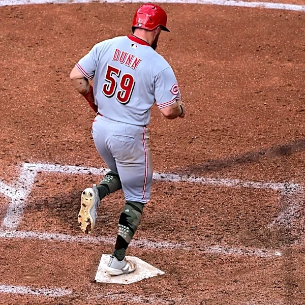 Martínez hits go-ahead, two-run homer, and Guardians beat Reds 7-4