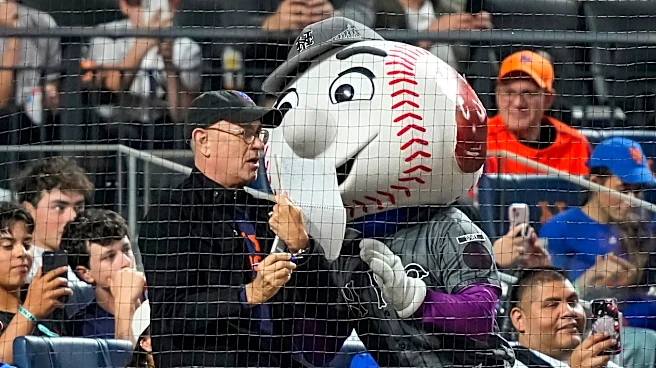 Weaver escapes bases-loaded jam against former team, Mets beat Yankees 6-3 to even Subway Series
