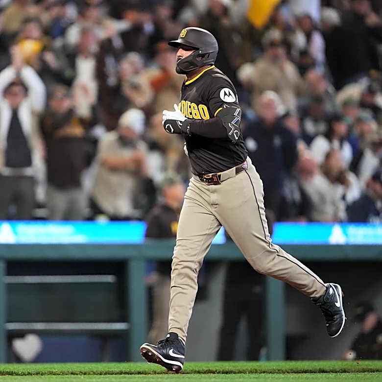 Castellanos, Durán and Sheets homer as Padres beat Mariners 7-4