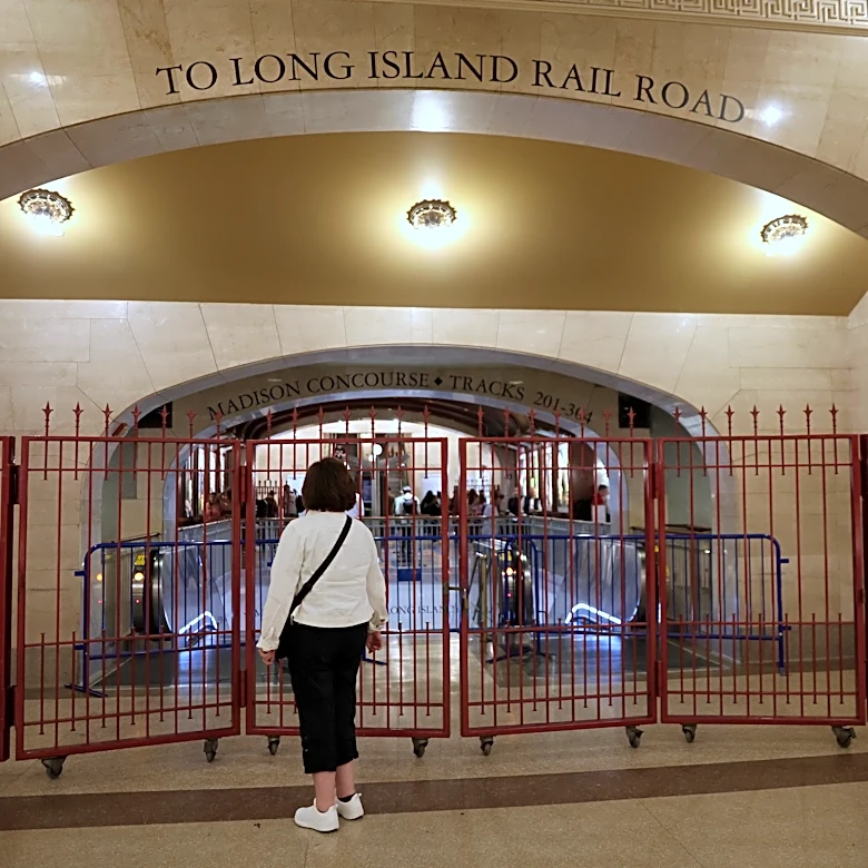 Talks to get the largest US commuter rail system running again continue as morning commute looms