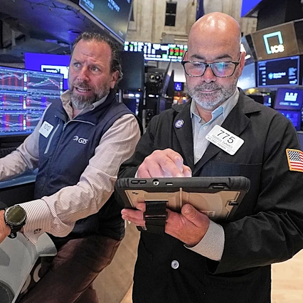 US stocks fall further from their records after bond markets crank up the pressure