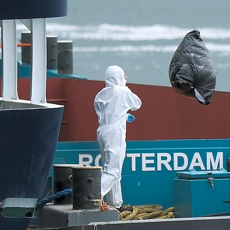 US health officials order quarantine for 2 passengers from cruise ship with hantavirus outbreak