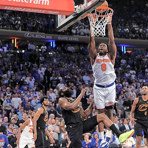 OG Anunoby finishes strong in his return from injury to help the Knicks take Game 1 in OT