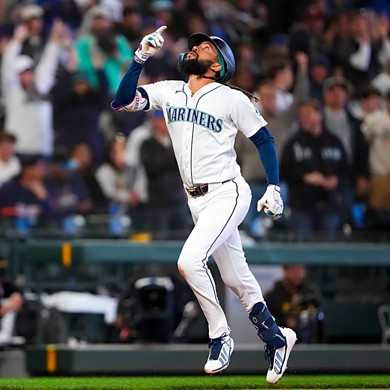 Mariners' Crawford open to moving from shortstop to 3rd base. Brash returns to bullpen