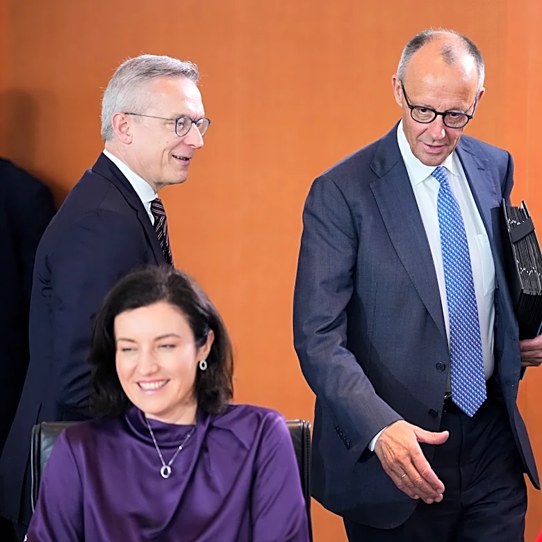Germany urges the EU to offer Ukraine 'associate membership' and boost talks with Russia