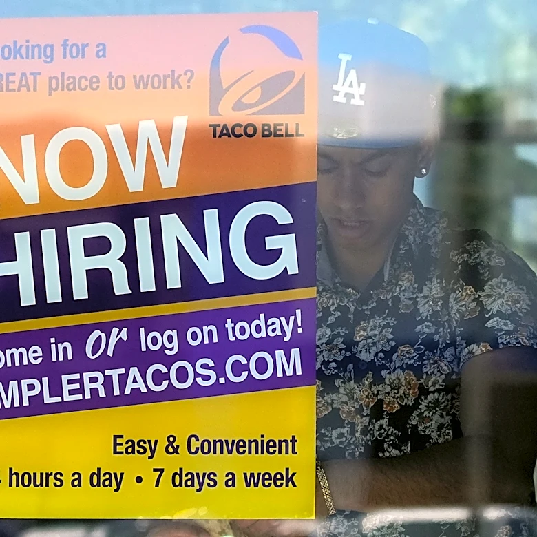 US jobless aid filings fell to 209,000 last week as layoffs remain low despite economic uncertainty