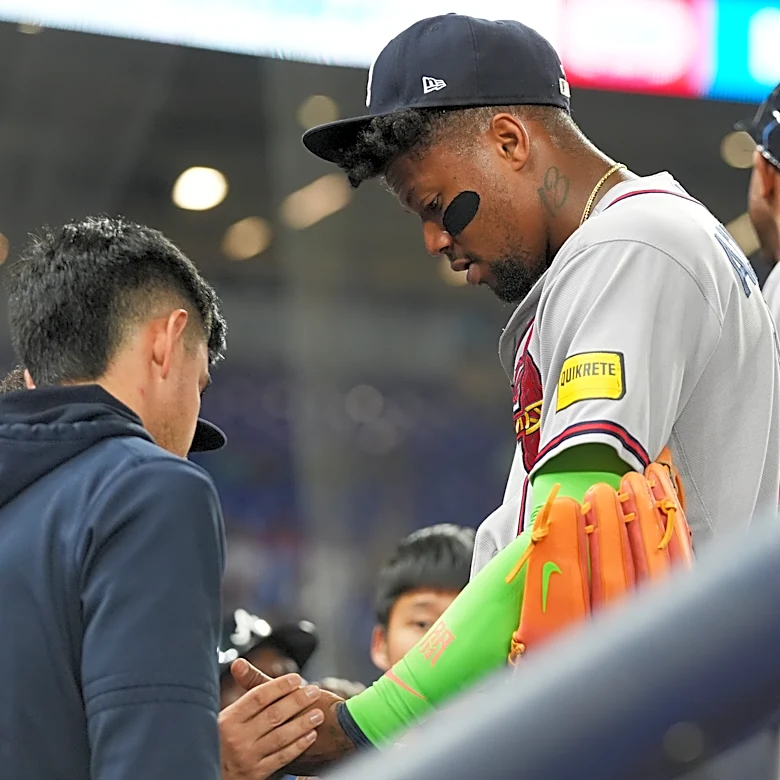 Ronald Acuña Jr. exits vs Marlins as a precaution with left thumb pain