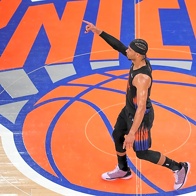 Knicks move 2 wins from the NBA Finals with a 109-93 victory over the Cavs
