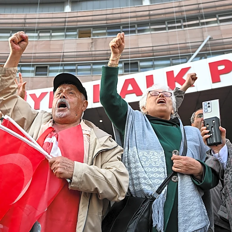 Standoff in Turkey’s main opposition party escalates