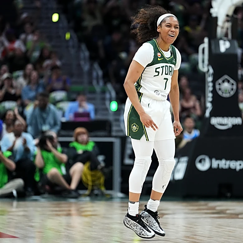 Zia Cooke and Flau'jae Johnson have career games as the Storm beat the Sun 77-59