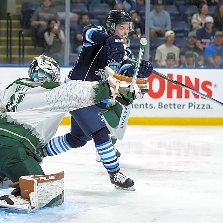 Everett Silvertips beat Chicoutimi 5-3 in their Memorial Cup opener