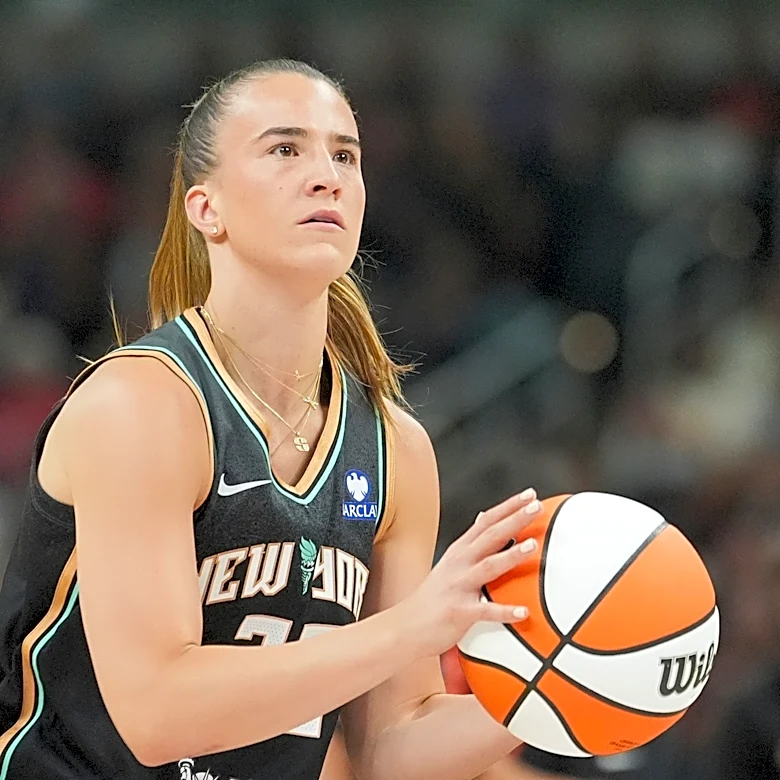 Azzi Fudd’s third-quarter surge powers the Wings past the Liberty in Sabrina Ionescu’s debut