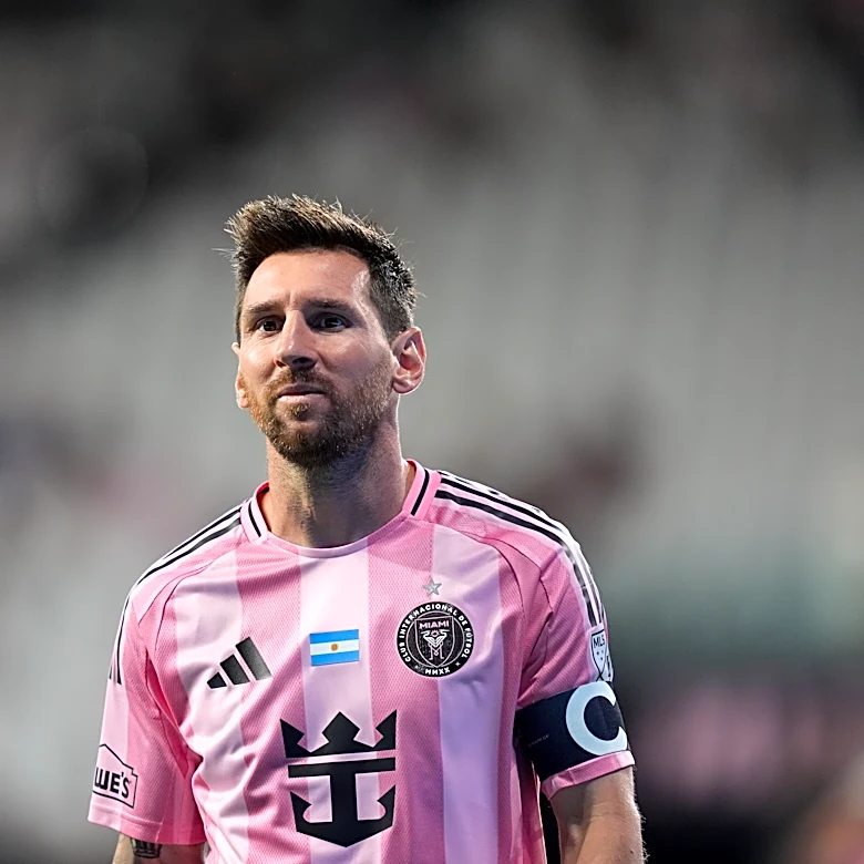 Messi leaves midway through second half, grabs at leg, Inter Miami rallies past Union 6-4