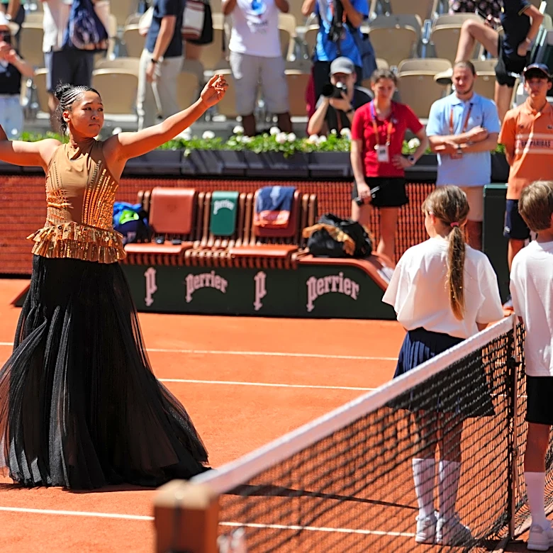 Naomi Osaka’s taste for fashion in the spotlight again with walk-on outfit at the French Open