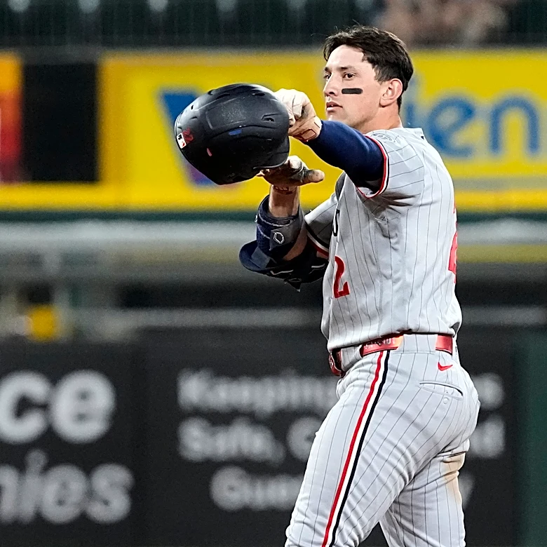 Brooks Lee's bases-loaded double gets it done for Twins in 11-inning, 5-3 win over White Sox