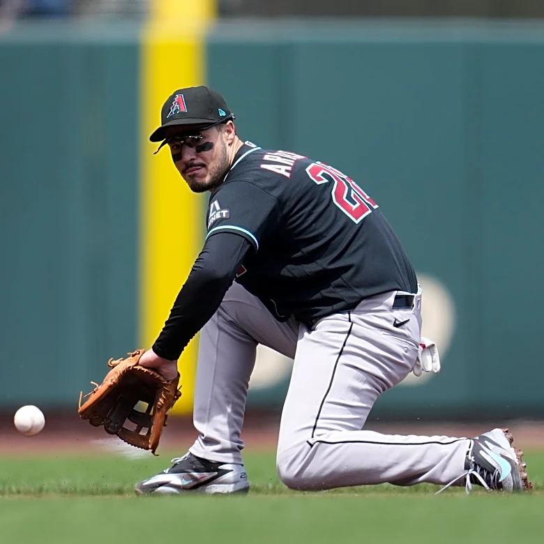 Diamondbacks' Nolan Arenado day to day after leaving win over Giants with right groin tightness