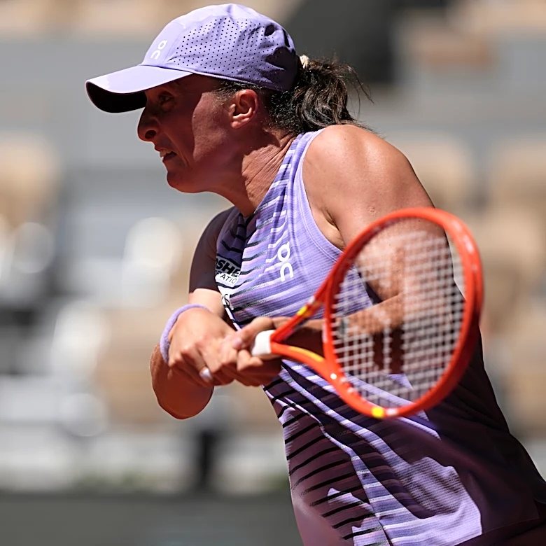 Swiatek improves career record at French Open to 42-3. Svitolina's winning streak reaches 8 matches
