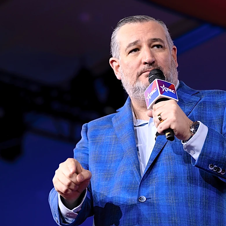 Key Senators Cruz, Cantwell look to break college sports logjam in Congress with a bipartisan bill