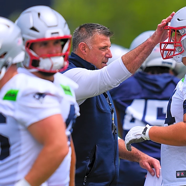 Patriots coach Mike Vrabel focused on spring workouts after missing final day of draft last month