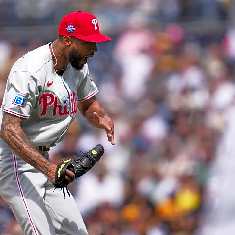 Sánchez sets Phillies franchise record by extending scoreless streak to 44 2/3 innings in 3-0 win