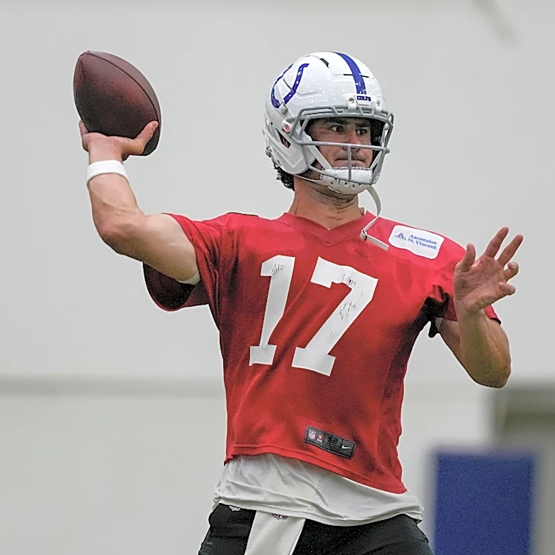 Anthony Richardson takes snaps with Colts starters as Daniel Jones does position group work