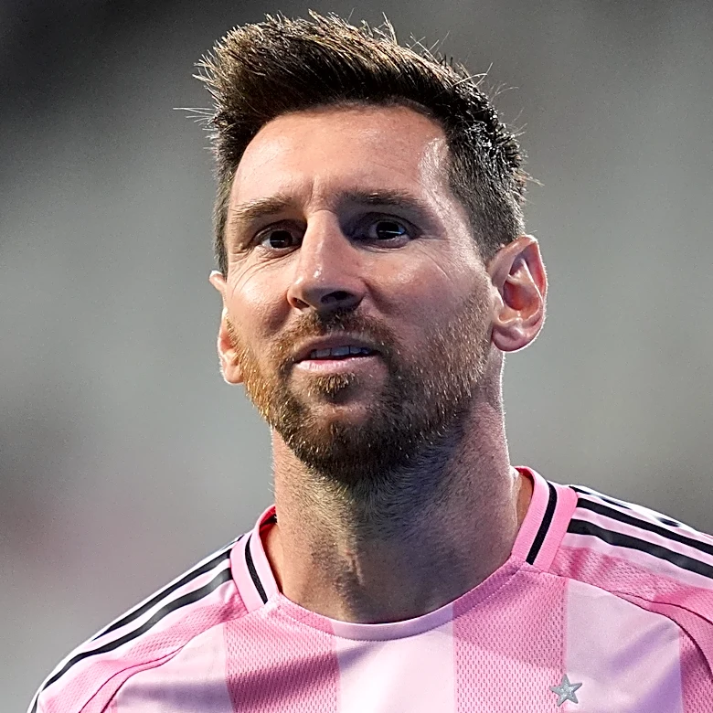 Lionel Messi is in Argentina’s World Cup squad as coach Scaloni calms injury fears