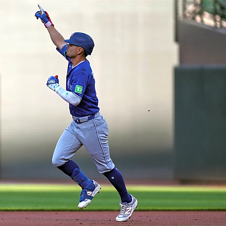 Bases-loaded walk lifts the Blue Jays to a 2-1 victory over the Orioles