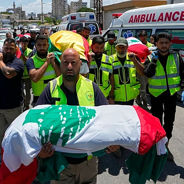 Israeli troops push deeper into Lebanon as the two sides start military talks at the Pentagon