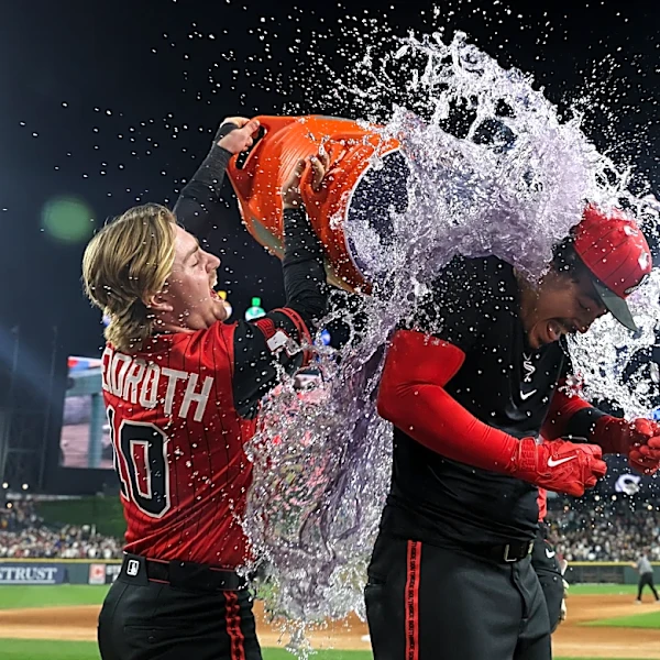 Vargas' two-run homer in the 10th inning gives the White Sox a 4-3 victory over the Tigers