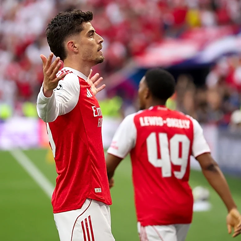 The Latest: Arsenal up 1-0 early in Champions League final