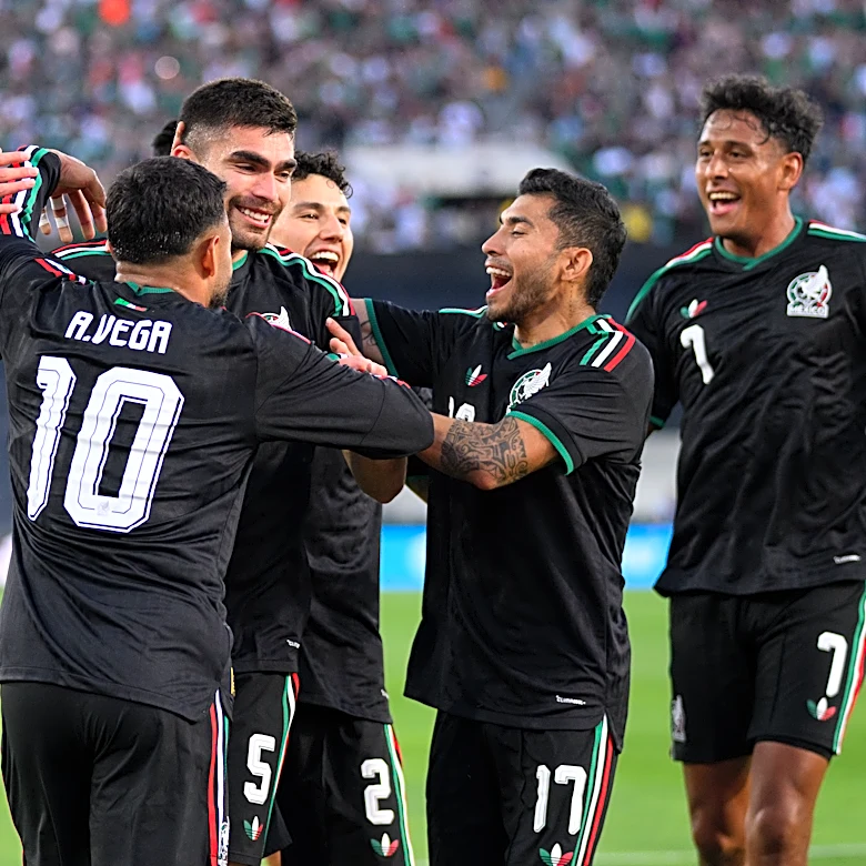 Vázquez’s first-half header lifts Mexico past Australia 1-0 in a World Cup warm-up