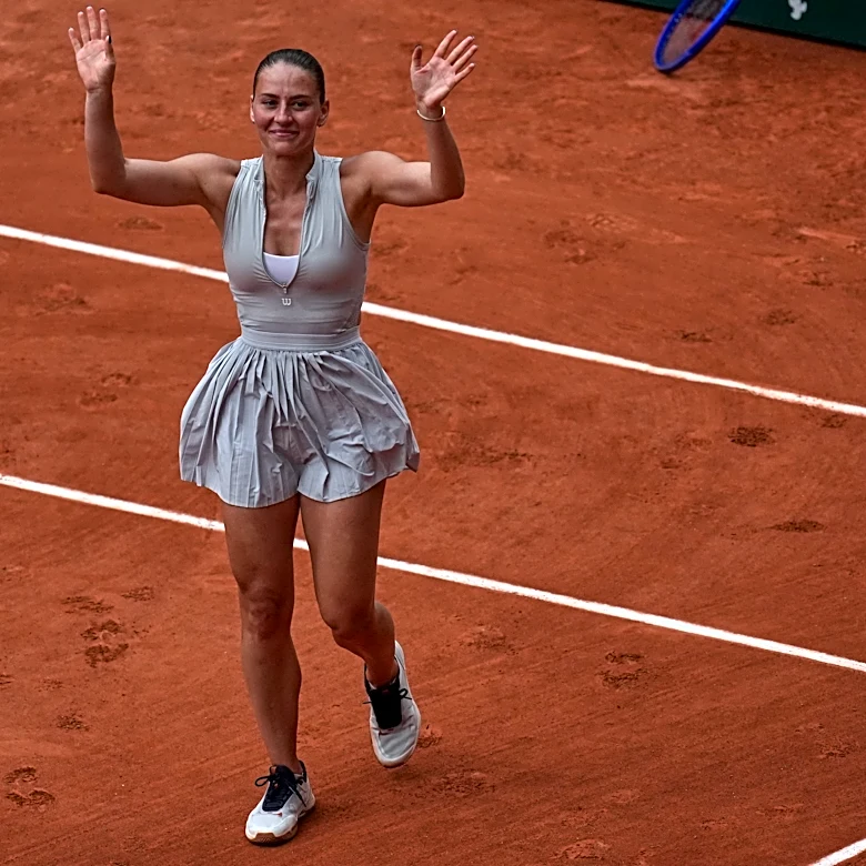 Marta Kostyuk stuns Iga Swiatek on her birthday to reach a first French Open quarterfinal