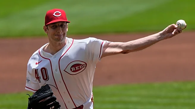 Eugenio Suárez homers, Reds overcome loss of Elly De La Cruz to hold off Braves 6-4