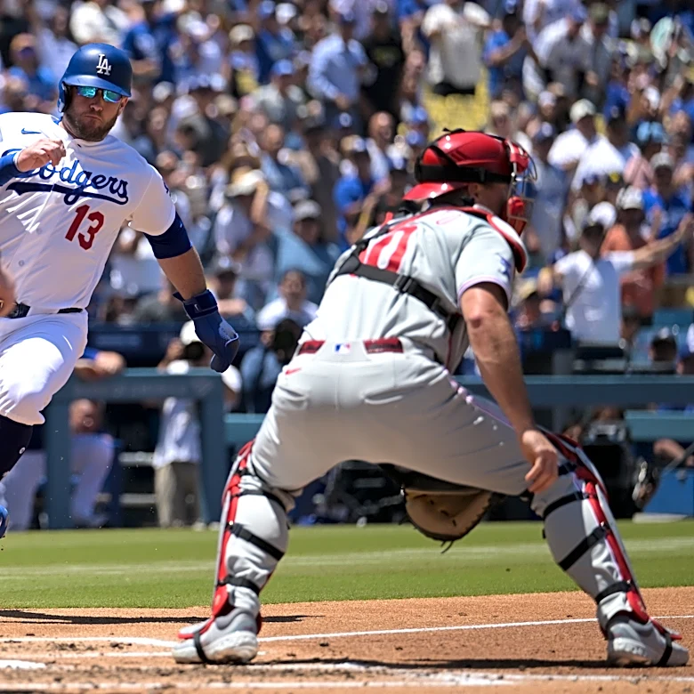 Phillies C Realmuto exits loss vs. Dodgers with left wrist contusion after HBP, X-rays negative