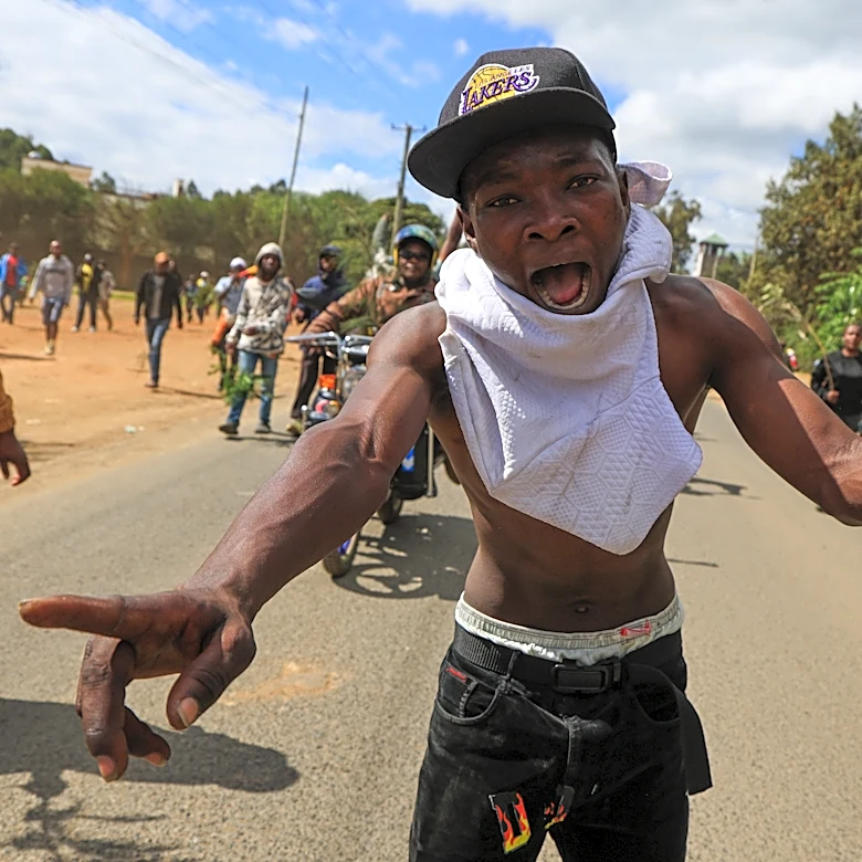 Hundreds of youths protest outside Kenya's Ebola quarantine center for US citizens