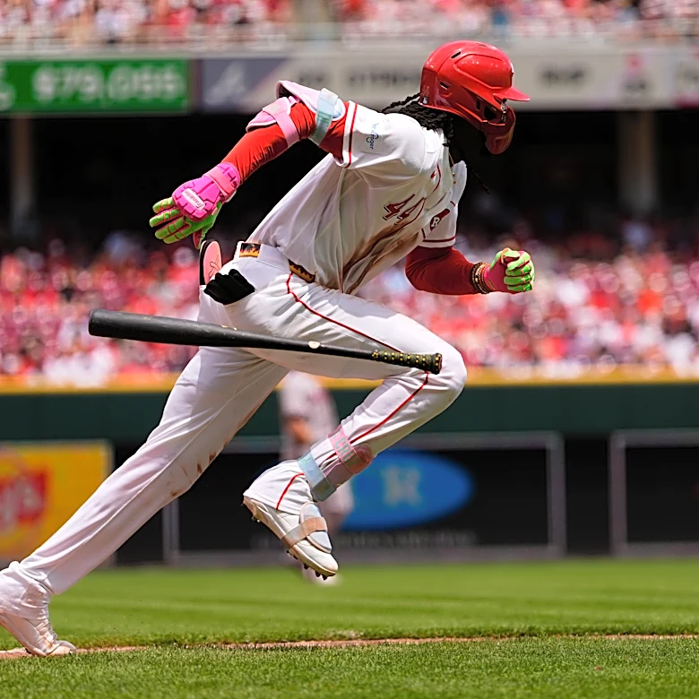 Reds place shortstop Elly De La Cruz on the 10-day IL with a right hamstring strain