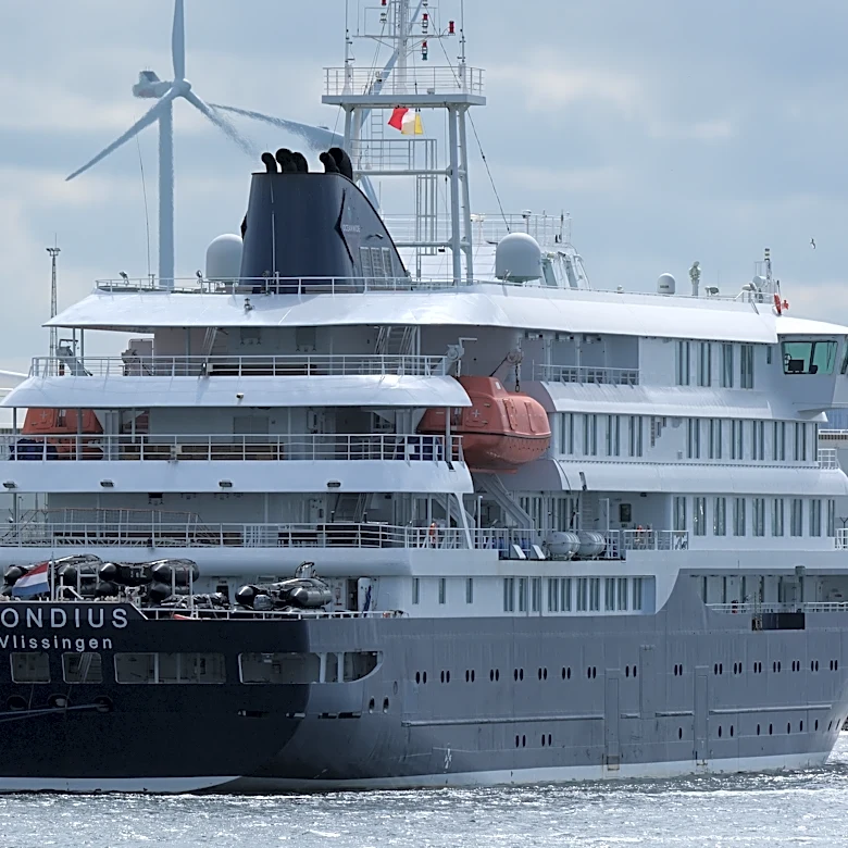 5 American cruise ship passengers leave Nebraska quarantine facility