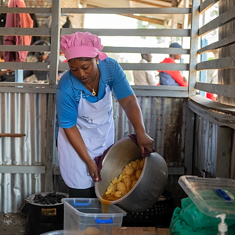 As Congo grapples with Ebola, volunteers cook up meals to support patients and health workers