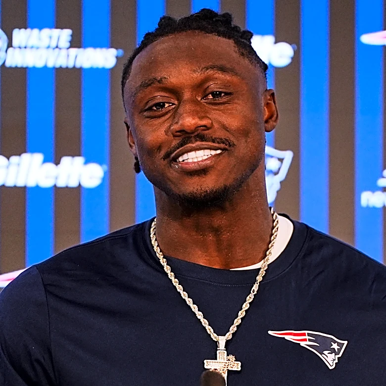 A.J. Brown in 'awe' to join childhood favorite Patriots, declines to discuss end of time with Eagles