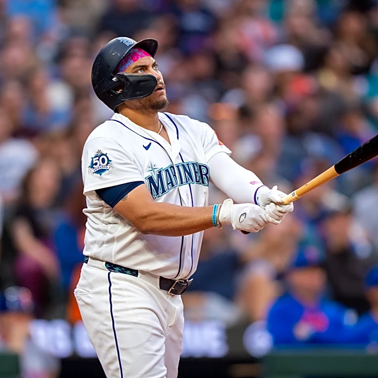 Mariners' Josh Naylor gets a day off to rest after having back spasms