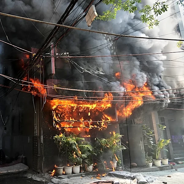 Fire sweeps through a New Delhi building, killing at least 21 people