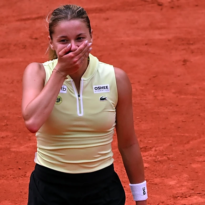 Chwalinska's remarkable French Open run continues as she beats Kalinskaya to reach semifinals