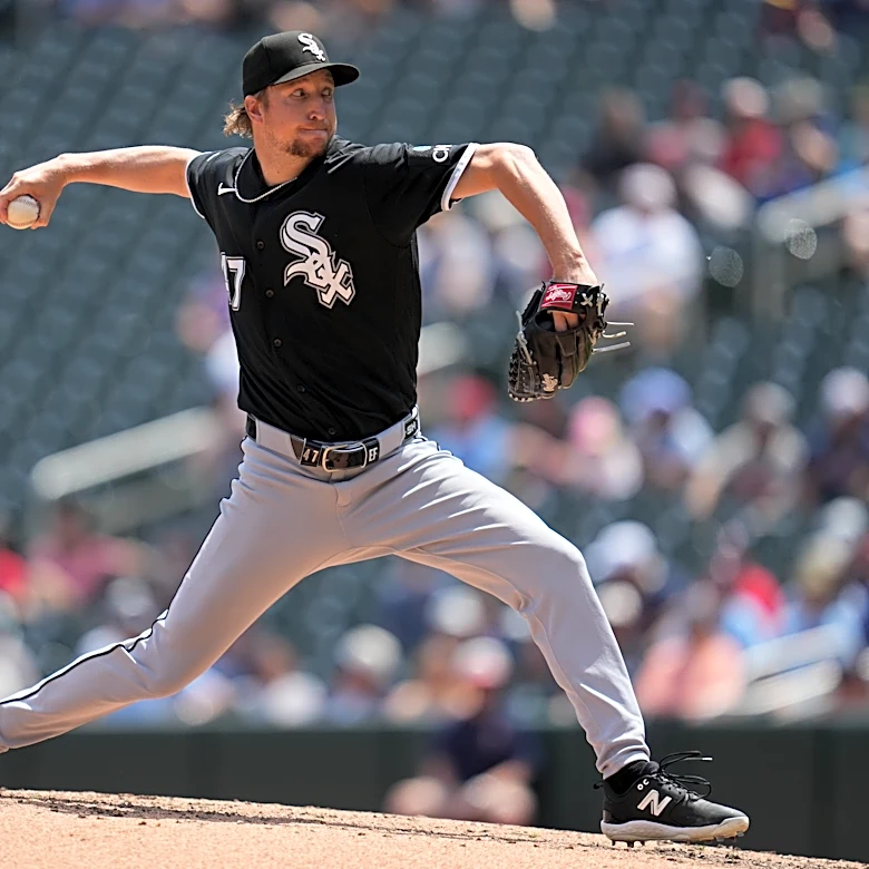 White Sox avoid a sweep by beating the Twins 8-0 behind Erick Fedde's first win in 10 months