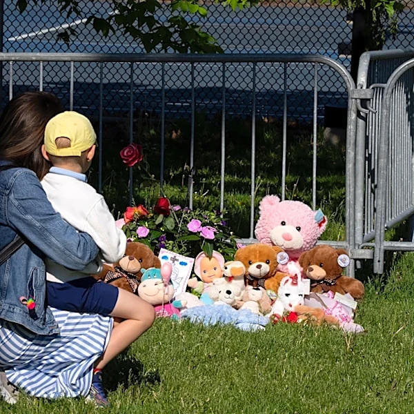 Child dies after inflatable castle tossed into air in Montreal park