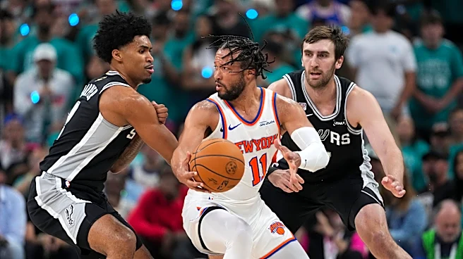 Brunson scores 30 and Knicks finish on 11-0 run, steal Game 1 from Spurs with 105-95 win